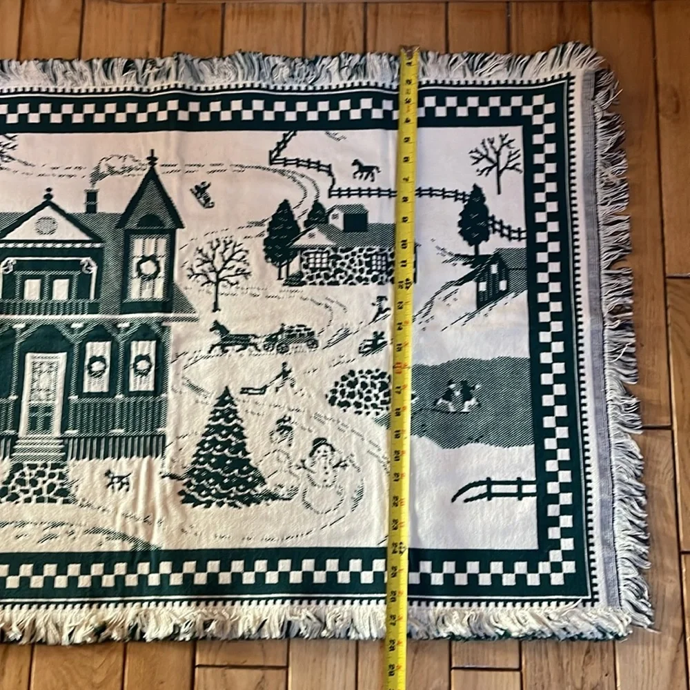 Holiday Home Woven Rug - Green and White